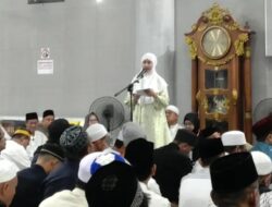 Bupati Laura Hadiri Tabligh Akbar UAS, di Masjid Agung Al Mujahidin