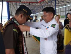 Pejabat Baru, Kepala Kejaksaan Negeri Nunukan Disambut dengan Tradisi Tepung Tawar