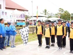 Bupati Laura Melepas Peserta Gerak Jalan imIndah Tingkat SD, SMP, SMA, dan Umum di Krayan