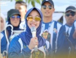 Bupati Laura Tendangan Bola Pertama Pada Turnament Bola Bupati Cup