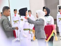 Bupati Laura Kukuhkan Pasukan Pengibar Bendera Pusaka Tahun 2024