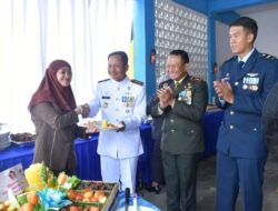 Hadiri HUT TNI Yang Ke 79 Tahun, Bupati Laura Berharap TNI Tetap Bersinergi dengan Pemerintah Daerah Dalam Mengawal Pembangunan 