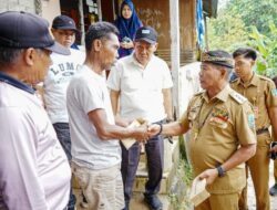 Gubernur Zainal Serahkan Bantuan Sosial Korban Kebakaran Rumah dan Tanah Longsor Di Kota Tarakan