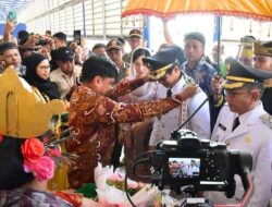 Bupati dan Wakl Bupati, Disambut Dengan Tarian Tepung Tawar