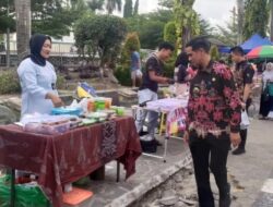 Bupati H. Irwan Sabri Belanja Takjil di Pasar Ramadhan Alun – Alun Kota Nunukan