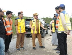 Tinjau Akses Infrastruktur, Wagub Harapkan Kontribusi Perusahaan Perbaiki Jalan Rusak