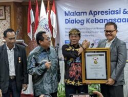 Gubernur Kaltara Terima Penghargaan Sahabat Pers Indonesia Tahun 2025