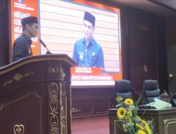 Hadiri Rapat Paripurna, Bupati H. Irwan Sabri Jawab PU Fraksi- Fraksi DPRD Soal Revisi Perda Pajak dan Retribusi Daerah