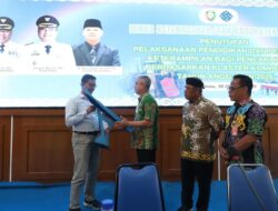 BUPATI MALINAU TUTUP SECARA RESMI KEGIATAN PEMBUATAN PERAHU FIBER, HASILKAN PRODUK BERKUALITAS