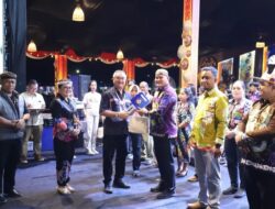 Bupati Malinau Menyerahkan Sejumlah Bantuan Strategis Alat Berat kepada 15 Kecamatan, Pada HUT Ke- 26 Tahun Sekaligus IRAU ke-11