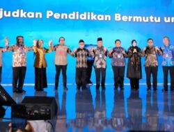 BUPATI MALINAU WEMPI W. MAWA, JADI NARASUMBER DAN TANDA TANGANI KOMITMEN BERSAMA DALAM RAPAT KOORDINASI KEPALA DAERAH TENTANG REVITALISASI PENDIDIKAN DAN DIGITALISASI PEMBELAJARAN