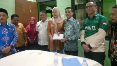 Bupati, H.Irwan Sabri Kunjungi Pasien Anak Penderita Kanker Otot, Beri Dukungan dan Bantuan