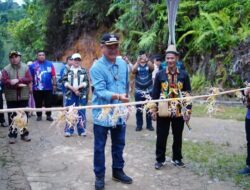 Rayakan Malam Natal di Desa Metut, Bupati Wempi Komitmen Pengentasan Kemiskinan dan Peningkatan SDM