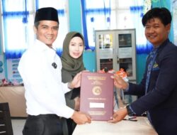 Dari Kantor ke Sekolah : Bupati Irwan Sabri Dukung Gerakan Ayah Ambil Rapor