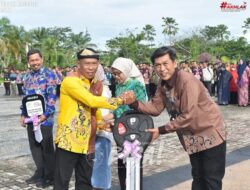 60 Pedagang di Tepian Sungai Kayan Terima Bantuan Gerobak