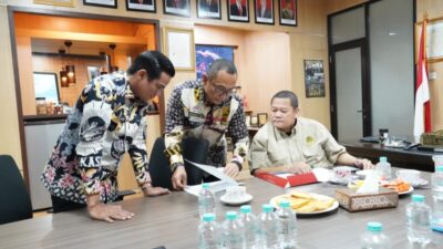 Bupati H.Irwan Sabri Tegaskan Tiga Desa Tetap NKRI, Koordinasi Langsung ke BNPP Terkait Isu Batas RI–Malaysia