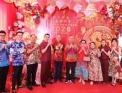 Bupati Wempi W Mawa, Melakukan Kunjungan Silaturahmi ke Rumah Warga Tionghoa
