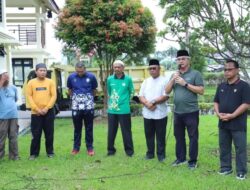 BUPATI WEMPI SERAHKAN HEWAN KURBAN UNTUK PETUGAS OUTSOURCING DI LINGKUNGAN PEMDA MALINAU