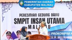 Lantunan Ayat Suci Al-quran pada Peresmian SMPIT Nabila Dihadiahi Umroh Oleh Bupati Wempi