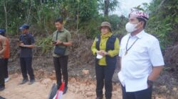 Gubernur Tinjau Penanganan Karhutla di KM 12 Desa Gunung Sari